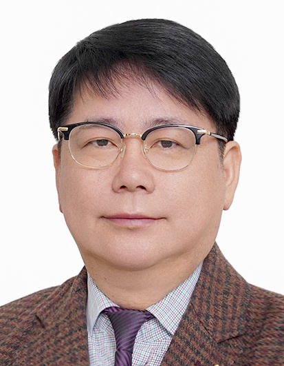 김동석